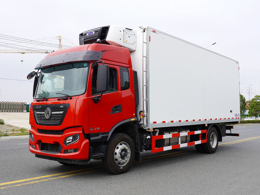 東風(fēng)天錦6.8米冷藏車(chē)
