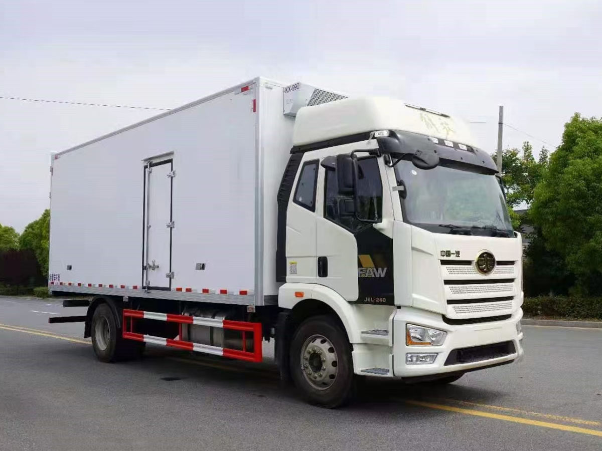 解放J6六米八冷藏車(chē)