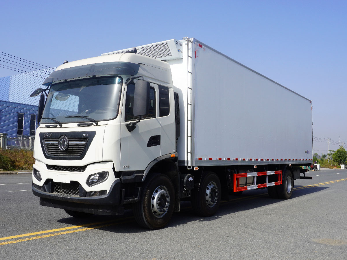 東風(fēng)天錦小三軸冷藏車(chē)（8.6米）